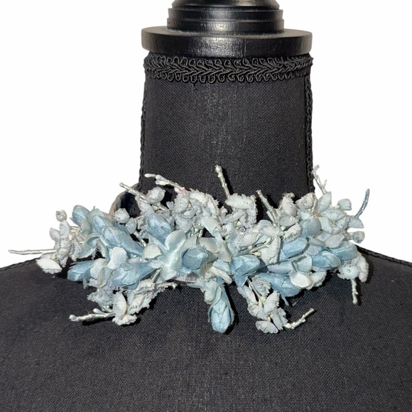 Gucci FW17 Floral Appliqué Ribbon Choker Blue Silk Corsage Necklace Bow Tie NWOT - Picture 4 of 8